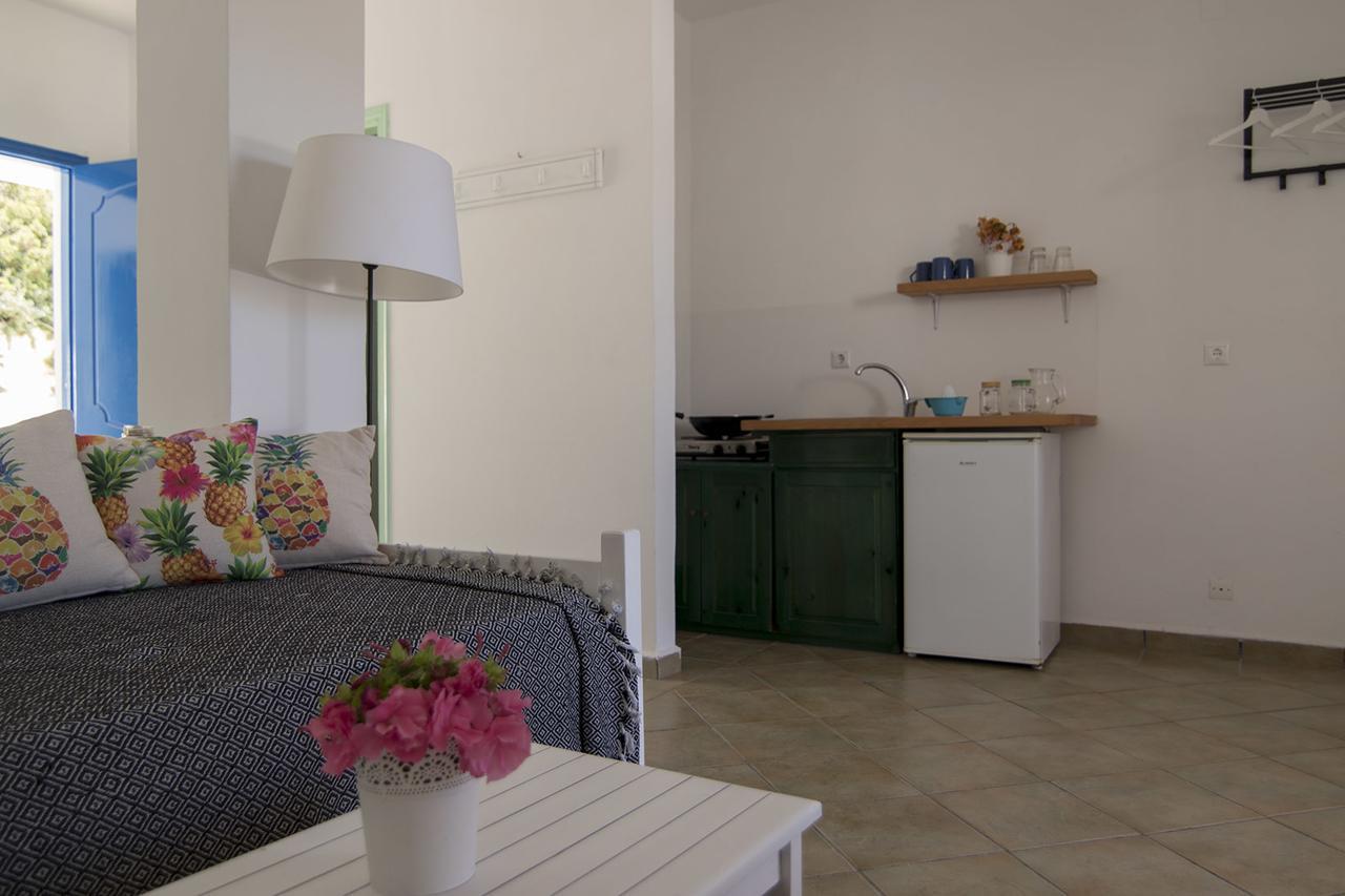 Armadoros Hotel / Ios Backpackers Esterno foto
