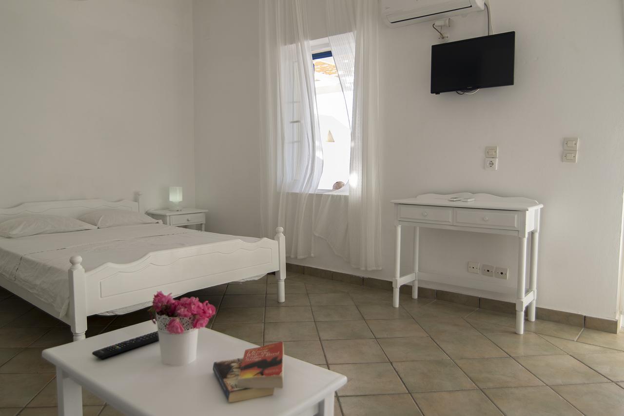 Armadoros Hotel / Ios Backpackers Esterno foto
