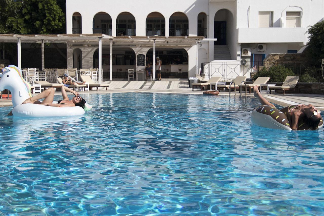 Armadoros Hotel / Ios Backpackers Esterno foto